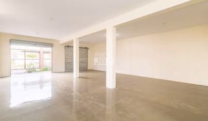 Ponto comercial para alugar na Rua João Surian, 570, Novo Mundo, Curitiba, 80 m2 por R$ 2.100