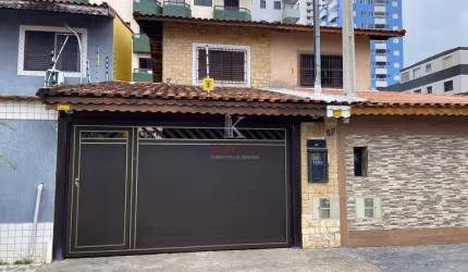 Sobrado com 2 dorms, Maracanã, Praia Grande - R$ 435 mil, Cod: 8754