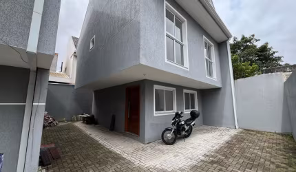 Sobrado de 138m² com Suíte em Condomínio Fechado no Xaxim - Próximo a Curitiba