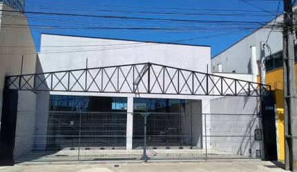 ALUGA-SE LOJA/BARRACÃO NO CORAÇÃO DE SÃO JOSÉ DOS PINHAIS!