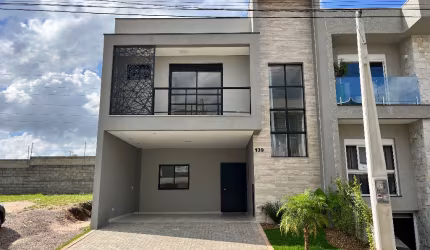 Sobrado Alto Padrão em Condomínio Fechado, 140m², 3 Quartos e Churrasqueira