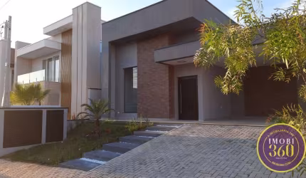 Casa à Venda em Cezar de Souza, Mogi das Cruzes - SP