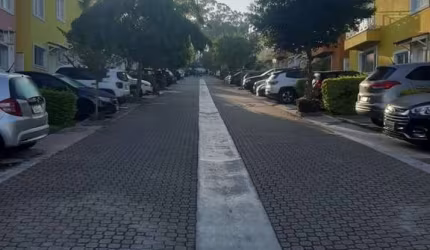 Sobrado à Venda em Vila Carrão, São Paulo - SP