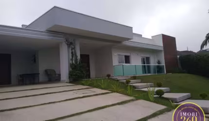 Linda casa de alto padrão em condomínio de chácara