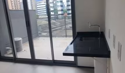 Studio Novo reformado, A 30 passos da saída do metrô Paraíso