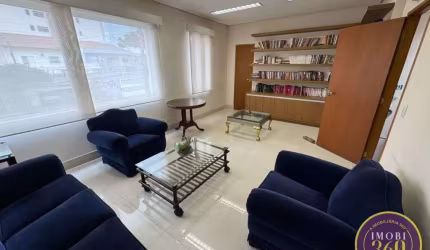 Lindo e espaçoso sobrado.
