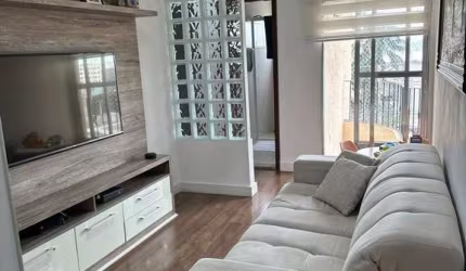 Apartamento com 02 dormitórios todo reformado com vaga de garagem