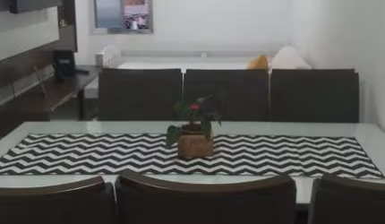 Apartamento com 2 Quartos e 1 banheiro para Alugar, 56 m² por R$ 1.300/Mês