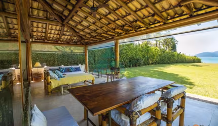 Casa com 3 dorms, Praia Brava, Ubatuba - R$ 7.5 mi, Cod: 1544