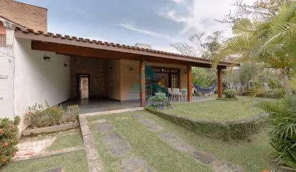 Casa com 3 dorms, Condomínio Lagoinha, Ubatuba - R$ 2 mi, Cod: 2536