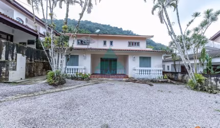 Casa com 6 quartos, Recanto da Lagoinha, Ubatuba - R$ 1.6 mi, Cod: 2205