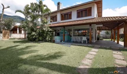 Casa com 4 dorms, Condomínio Lagoinha, Ubatuba - R$ 3 mi, Cod: 382