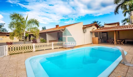 Residencial com 6 casas, Praia do Sapê - R$ 2.2 mi, Cod: 1494