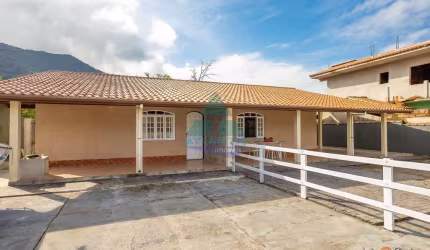 Casa com 4 dorms, Praia da Lagoinha, Ubatuba - R$ 1.05 mi, Cod: 1224