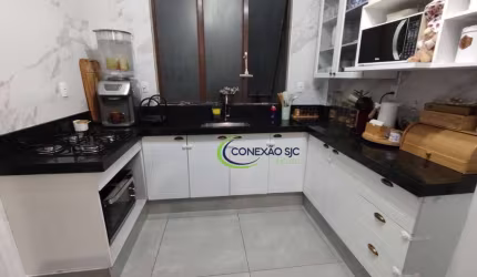Apartamento todo reformado de 2 dormitórios com 1 vaga de garagem