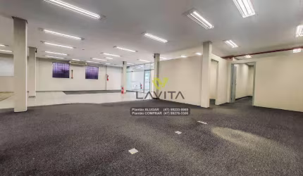 Ampla loja  comercial em ponto estratégico na cidade de Blumenau.  Grande fluxo de veículos e pedestres. / La Vita Imoveis