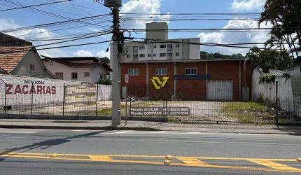 Galpão comercial e residencial situado na Rua Amazonas, bairro Garcia!