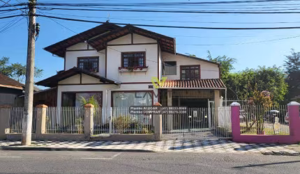 Sala térrea no Bairro Vorstadt em frente a Confeitaria Della Nona em Blumenau