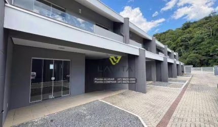 Casa Semimobiliada á Venda Com 3 Dormitórios, Sendo 1 Suíte em Condomínio Fechado - Bairro Itoupava Central - Blumenau SC | La Vita Imóveis