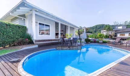 Belíssima casa, SEMI MOBILIADA, localizada no charmoso condomínio  City Figueiras - Bairro Vorstadt - Blumenau SC