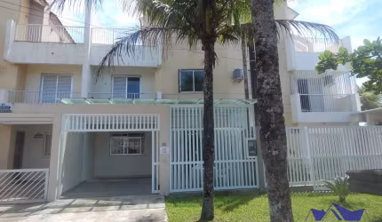 TRIPLEX NA QUADRA DO MAR BALNEÁRIO ELIANA