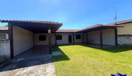 CASA COM TERRENO NA RUA EQUADROR BALNEÁRIO NEREIDAS