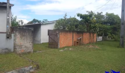 CASA COM TERRENO BALNEÁRIO NEREIDAS
