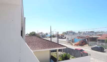 SOBRADO NO BAIRRO NEREIDAS: A 1 QUADRA DO MAR COM PISCINA E CHURRASQUEIRA!