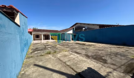 Casa para venda em Itanhaém-SP, no bairro Jardim Grandesp: 1 quarto, 1 sala, 8 vagas de garagem, 102m² de área.