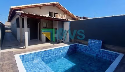 Imperdível: Casa à venda em Itanhaém-SP, Jardim Guacyra - 2 quartos, 1 suíte, 2 salas, 3 banheiros, 82m² de área.