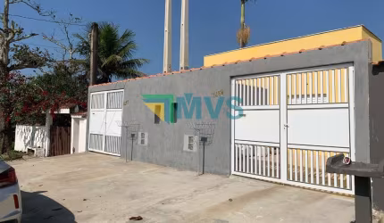 Casa à venda em Itanhaém-SP, Jardim Regina: 2 quartos, 1 suíte, 2 salas, 2 vagas, 68m². Aproveite!