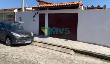 Imperdível oportunidade! Casa à venda em Itanhaém-SP, bairro Suarão: 2 quartos, 1 suíte, 2 salas, 2 banheiros, 4 vagas na garagem, 108m².