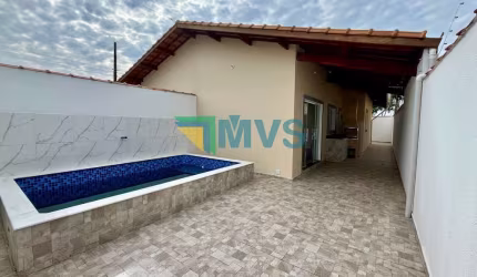Oportunidade Imperdível: Casa à Venda em Itanhaém-SP, Bairro Bopiranga - 2 quartos, 1 suíte, 2 salas, 2 vagas, 62m².
