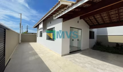 Imperdível: Casa à venda em Peruíbe-SP na Vila Romar, 2 quartos, 1 suíte, 1 sala, 2 vagas de garagem, 81,60 m².