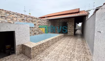 Casa à venda em Itanhaém-SP, Santa Júlia: 2 quartos, 1 suíte, 2 salas, 2 banheiros, 2 vagas de garagem - 74,63m².
