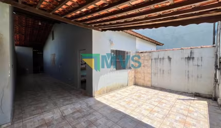 Imperdível oportunidade de casa à venda ou locação em Itanhaém-SP, Jardim Grandesp: 1 quarto, 1 sala, 1 banheiro, 4 vagas, 70m²!