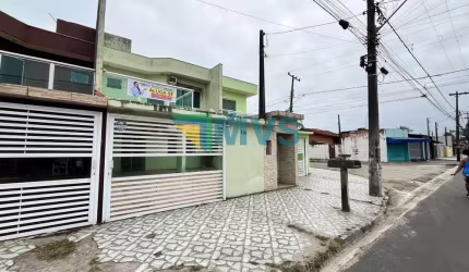 Casa para locação em Itanhaém-SP, Balneário Gaivota: 2 quartos, 2 suítes, 2 salas, 3 banheiros, 4 vagas, 115m². Venha conferir!