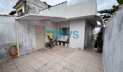 Imperdível! Casa à venda em Itanhaém-SP, no Balneário Tupy. 2 quartos, 2 salas, 1 banheiro, 2 vagas de garagem. Confira!