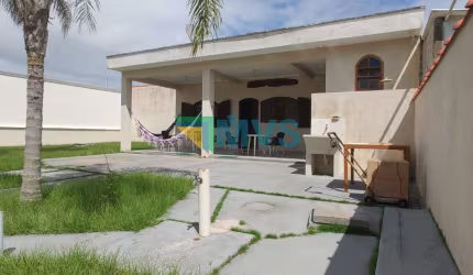 Casa para venda em Itanhaém-SP, bairro São Fernando: 2 quartos, 1 suíte, 2 salas, 3 banheiros, 5 vagas, 92m². Imperdível!