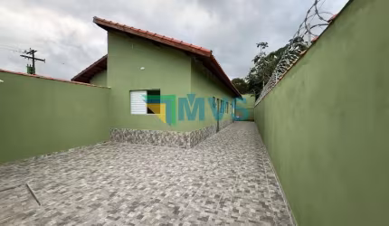 Imperdível oportunidade: Casa à venda em Itanhaém-SP, Jardim das Palmeiras - 2 quartos, 1 suíte, 1 sala, 3 banheiros, 5 vagas de garagem, 64m².