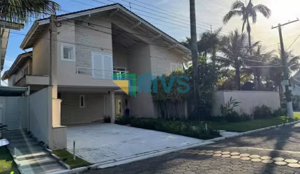 Imóvel de luxo à venda em Guarujá-SP: Casa com 8 quartos, 8 suítes e 683m² no Jardim Acapulco.