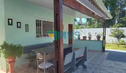 Casa de campo a venda. 462m² de terreno. Piscina, área verde e muita tranquilidade