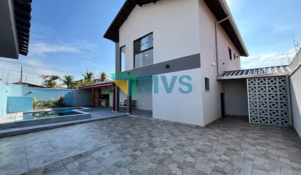 Imperdível casa à venda em Itanhaém-SP, bairro Suarão: 3 quartos, 1 suíte, 2 salas, 3 banheiros, 4 vagas, 125m².