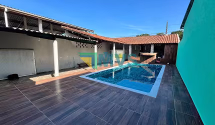 Excelente oportunidade: Casa à venda em Itanhaém-SP, Nova Itanhaém, 4 quartos, 1 suíte, 3 banheiros, 4 vagas, 150m².