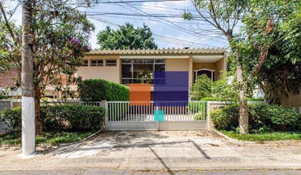 Casa Alto Padrão, 03 dormitórios (01suíte), 04 vagas, piscina - Vende-se - Alto da Boa Vista