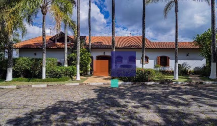 Casa Alto Padrão 07 suítes, Piscina, Churrasqueira em condomínio - Vende em Serra Negra