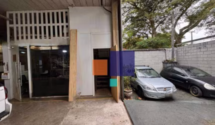 GALPÃO com área fabril de 400m², com mezanino de 140m2, 03 banheiros e 03 vagas