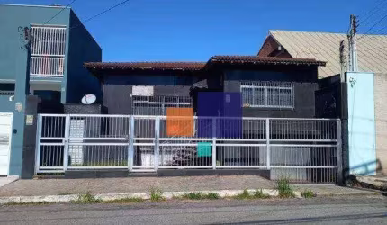 Casa 240m² com 04 dormitórios(01 suíte), 05 banheirosa, 02 vagas e piscina - Aluga-se na Vila Brasílio Machado