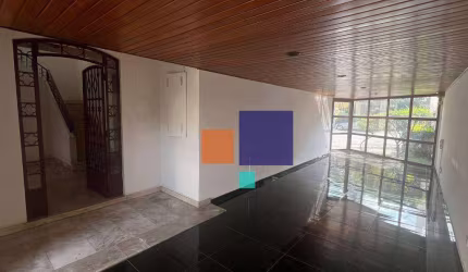 Casa 600m² Alto Padrão com 14 salas, 09 banheiros e 10 vagas no Jardim Europa - Aluga ou Vende