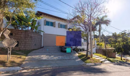 Casa Alto Padrão em Condomínio com 06 dormitórios (04 suítes) e 04 vagas - Vende-se em Vinhedo